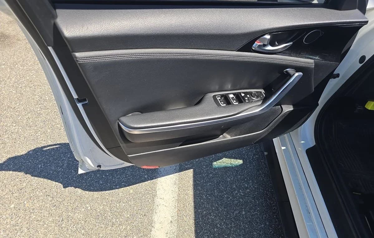 2018 KIA STINGER Base 5