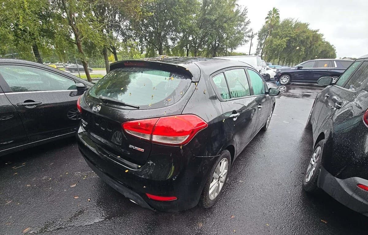 2017 KIA FORTE5 LX HATCHBACK 4