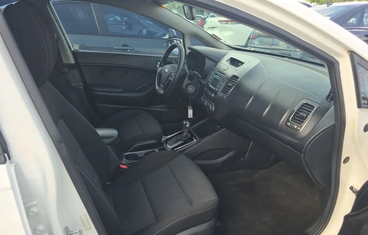 2018 KIA FORTE FORTE5 LX 4