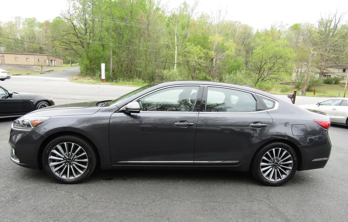 2017 KIA CADENZA Premium 5