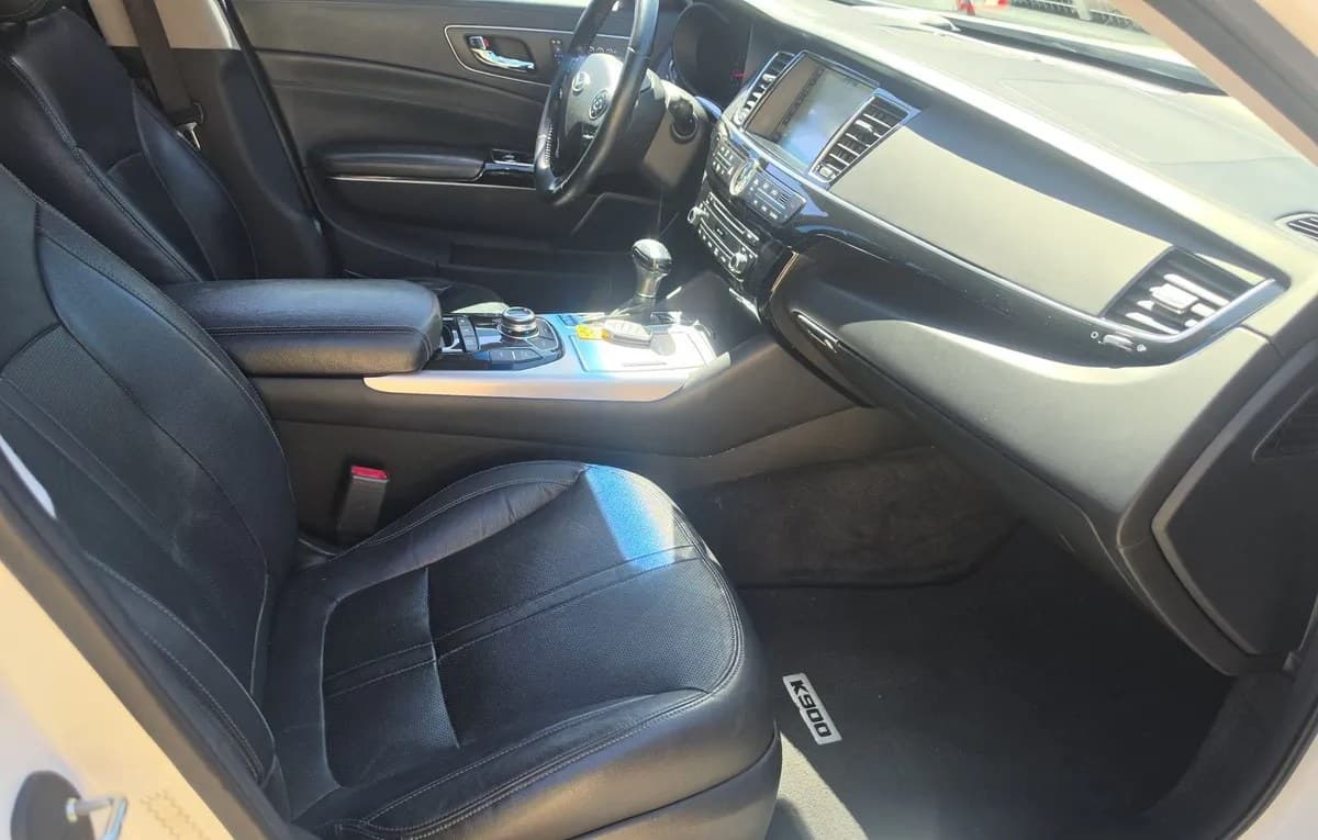 2017 KIA K900 Premium 4