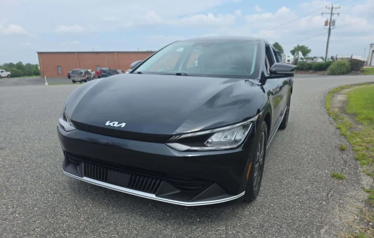 2022 KIA EV6 Light 2