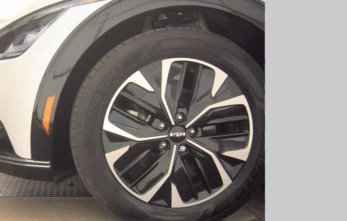 2023 KIA EV6 Wind 6