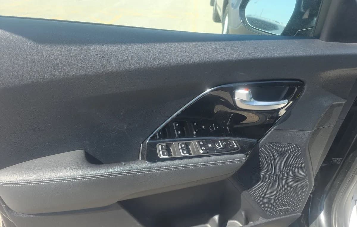 2017 KIA NIRO TOURING LAUNCH EDITION 6