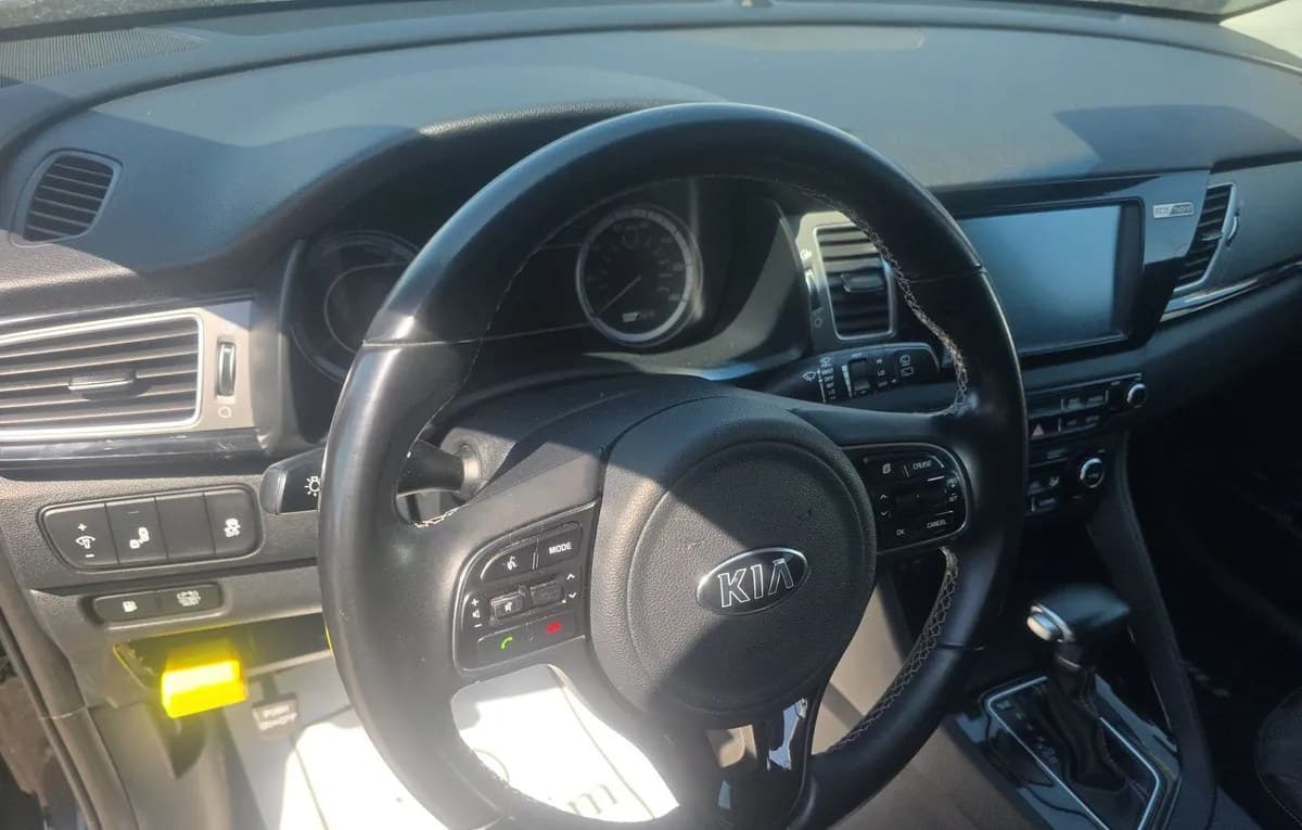 2017 KIA NIRO TOURING LAUNCH EDITION 7