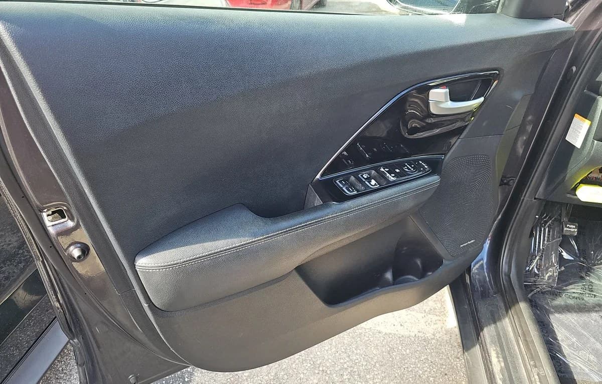 2018 KIA NIRO EX 6