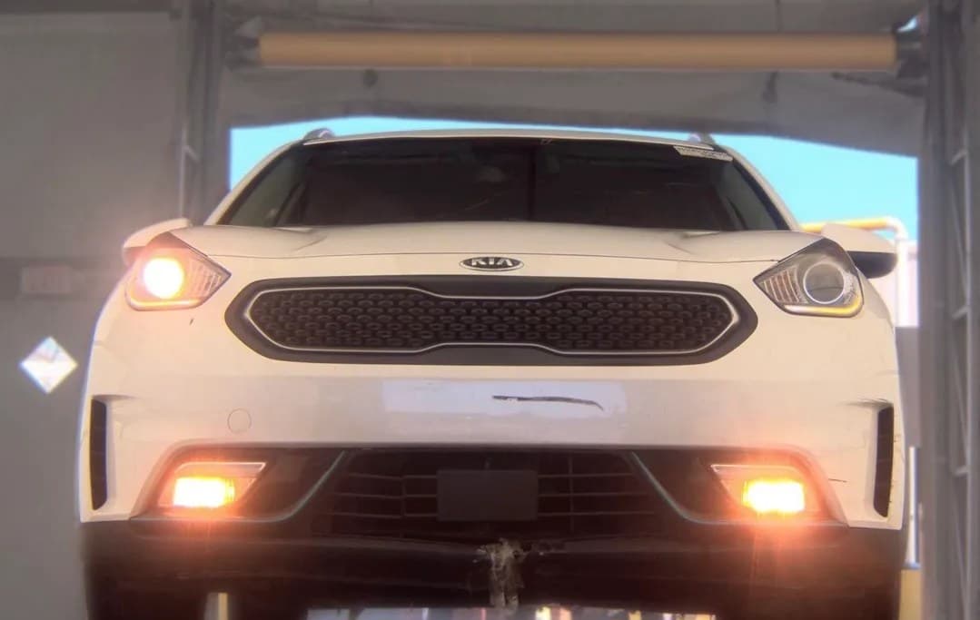 2019 KIA NIRO PHEV LX 4