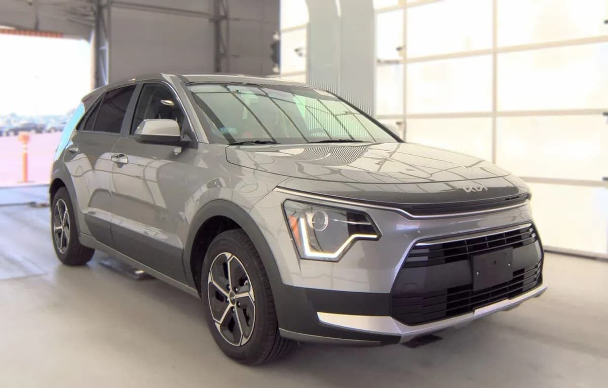2025 KIA NIRO LX 4