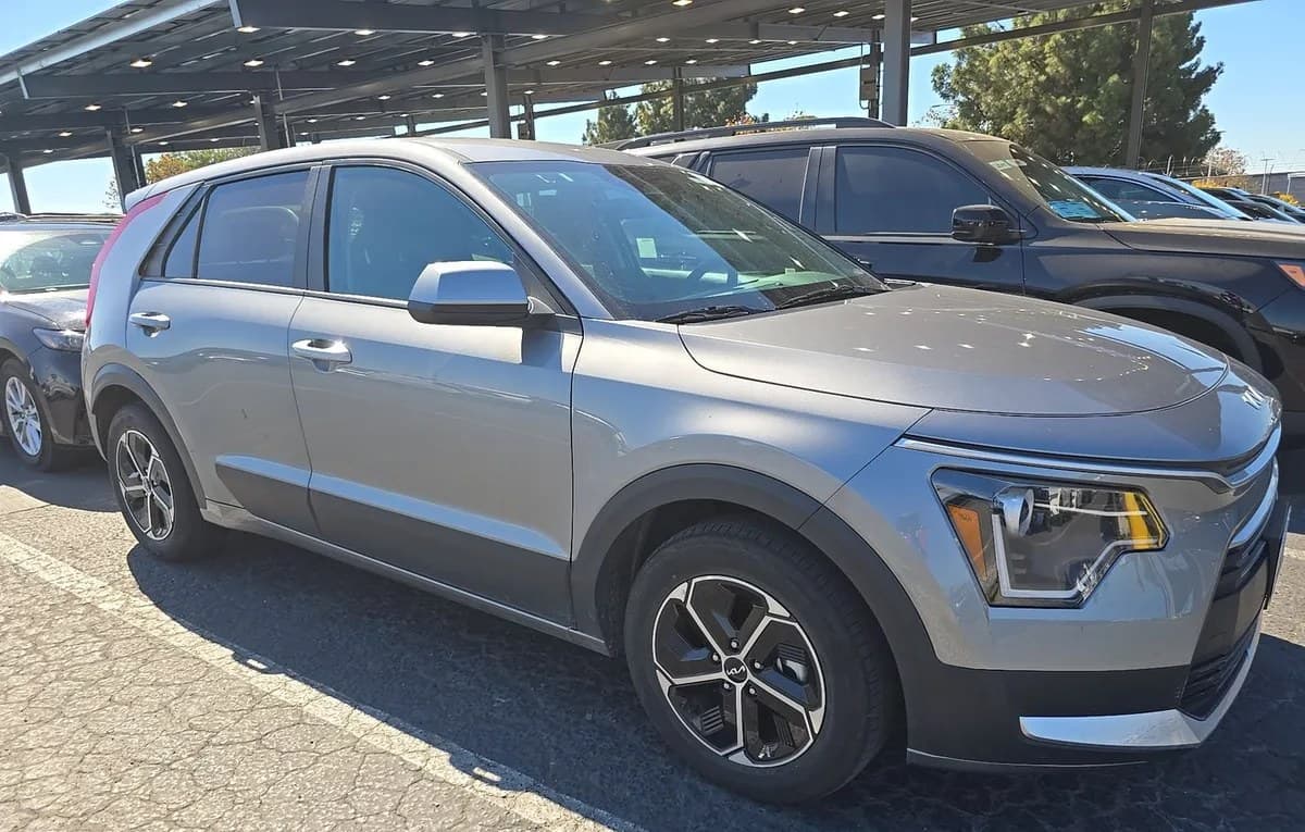 2025 KIA NIRO LX 4