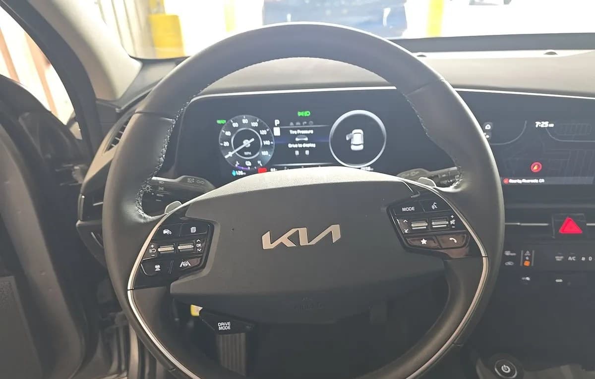 2025 KIA NIRO EV Wind 7
