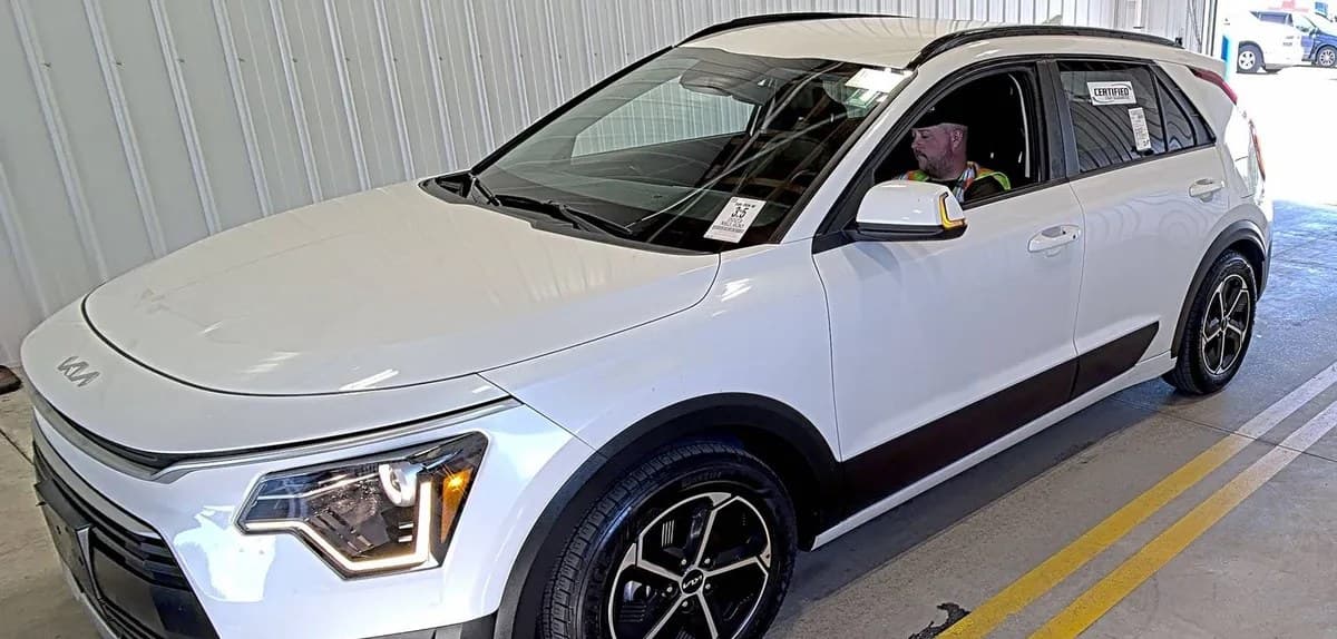 2023 KIA NIRO EX 2