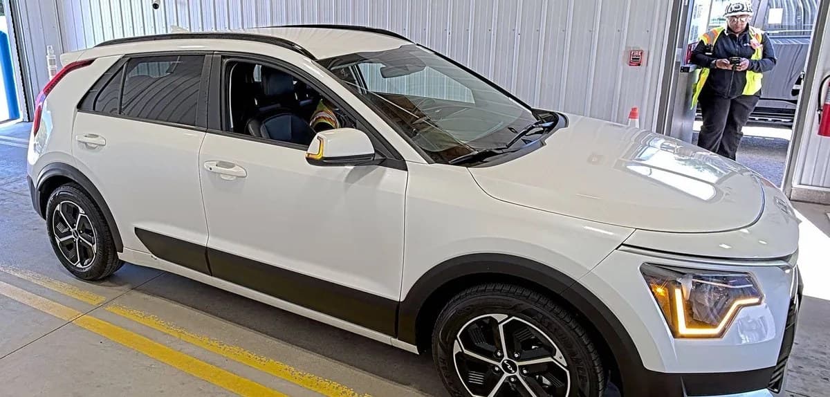 2023 KIA NIRO EX 4