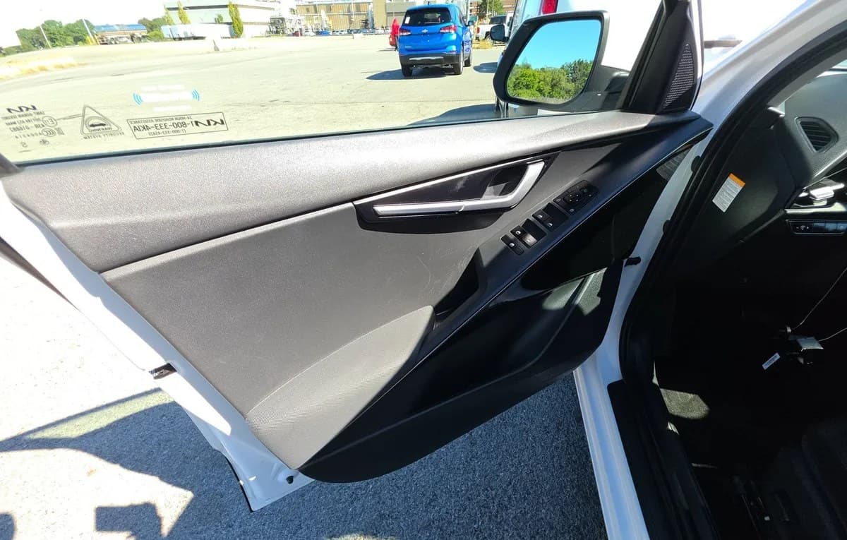 2023 KIA NIRO EX 6
