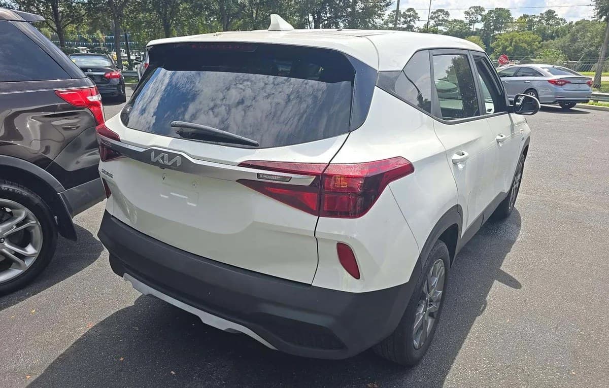 2023 KIA SELTOS LX 4