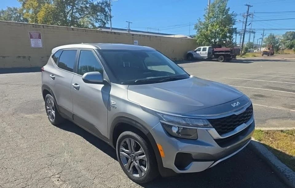 2022 KIA SELTOS LX 4