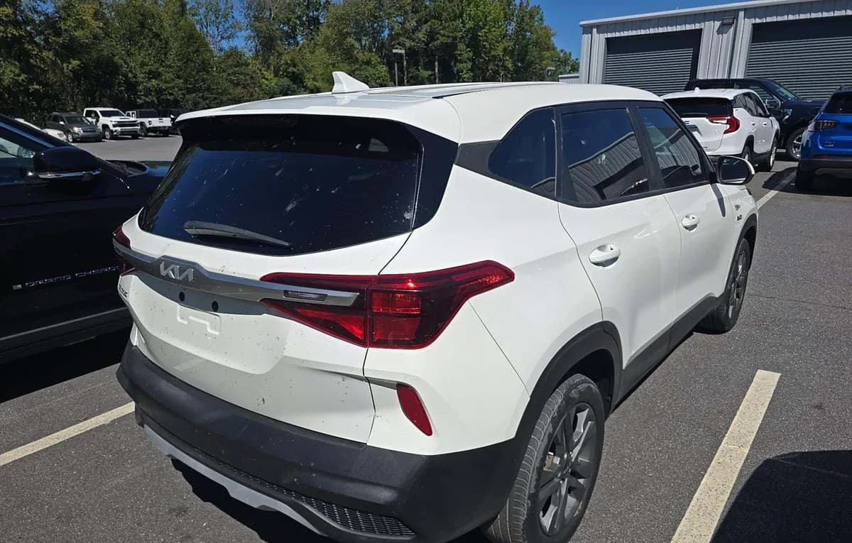 2023 KIA SELTOS LX 4