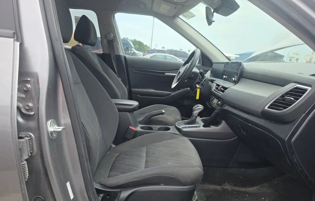 2025 KIA SELTOS LX 5