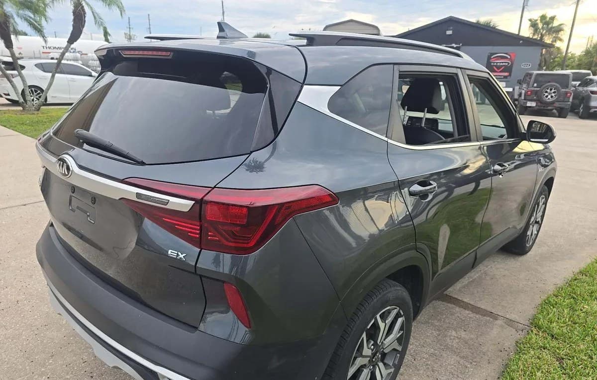 2021 KIA SELTOS EX 4