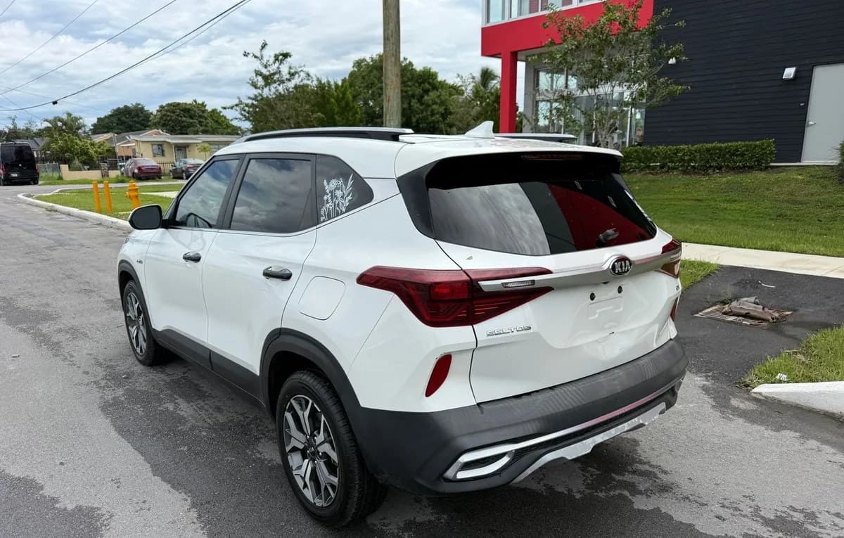 2021 KIA SELTOS EX 4
