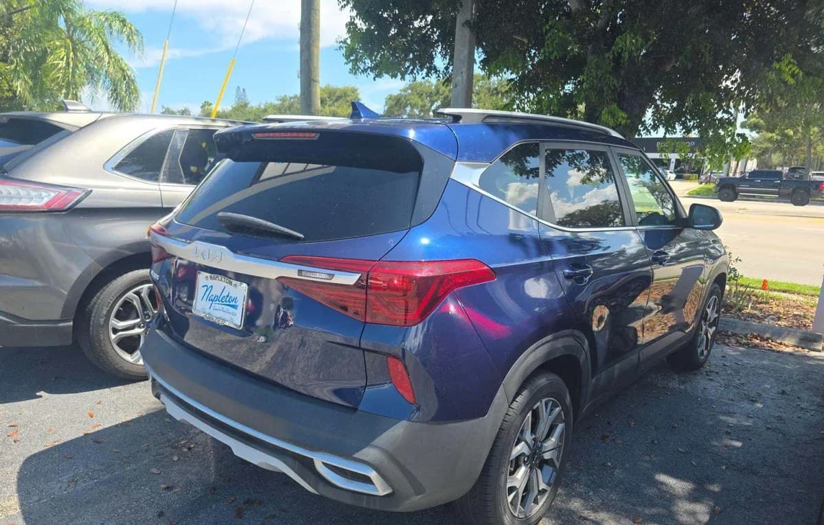 2022 KIA SELTOS EX 4