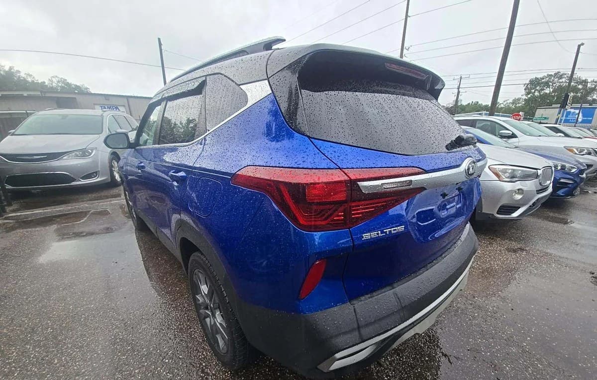 2021 KIA SELTOS S 3