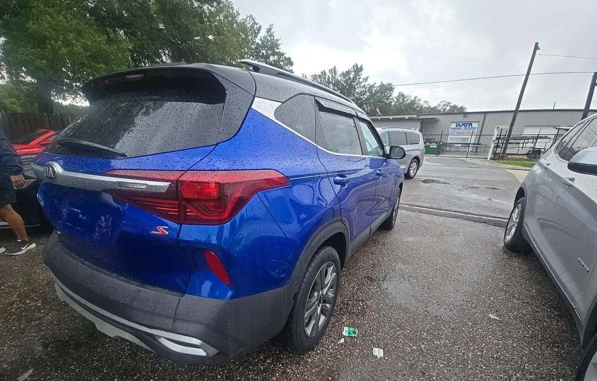 2021 KIA SELTOS S 4
