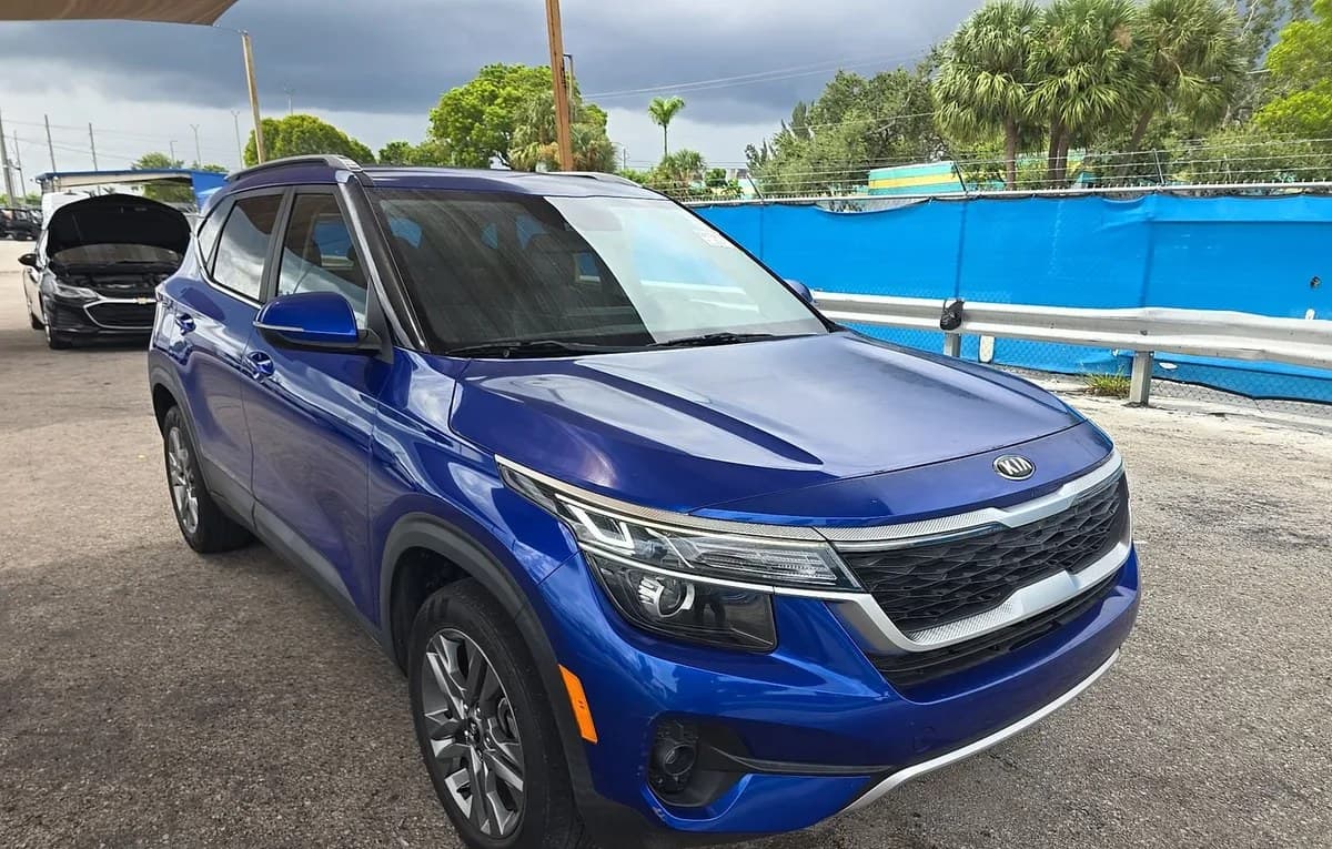 2021 KIA SELTOS S 4