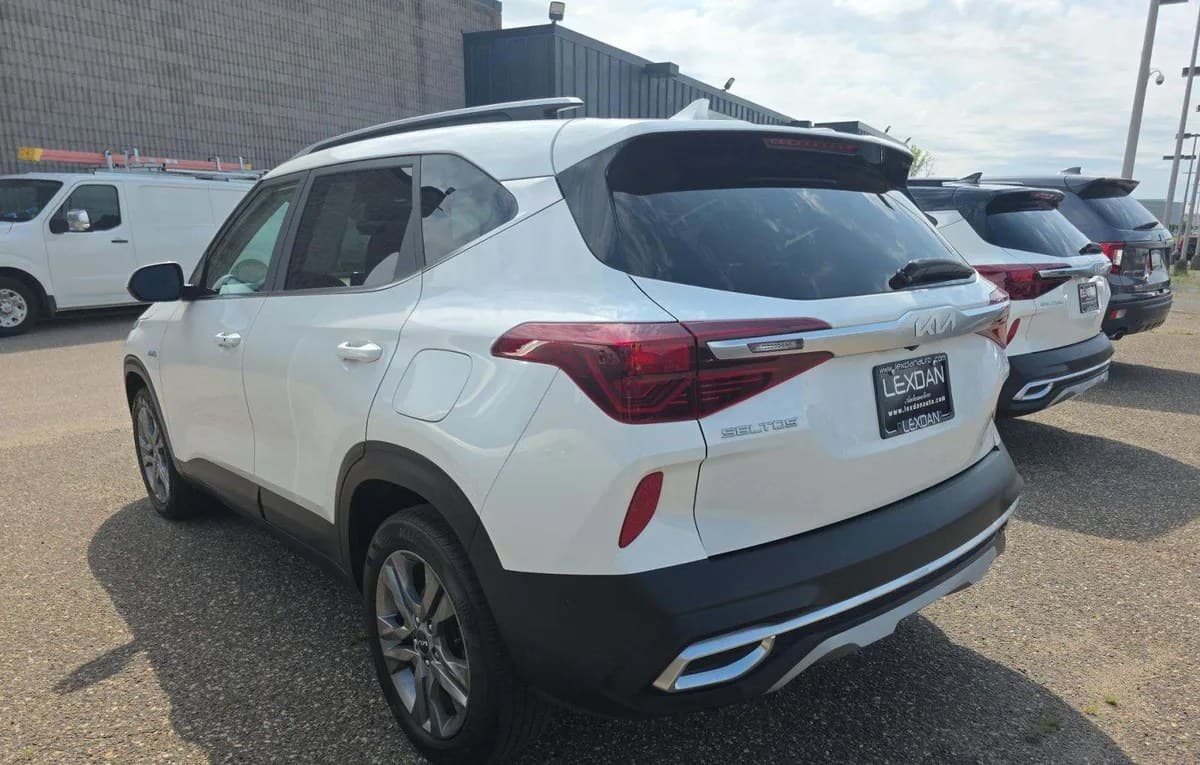 2023 KIA SELTOS S 3