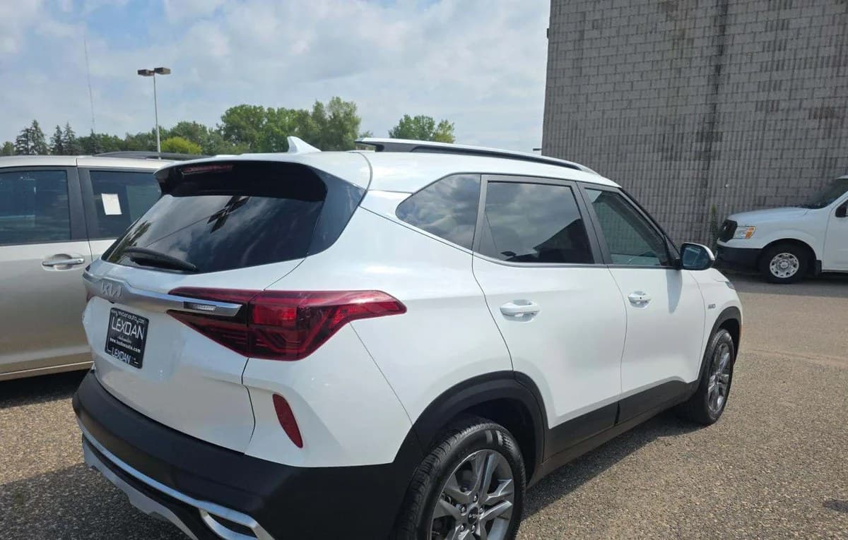 2023 KIA SELTOS S 4