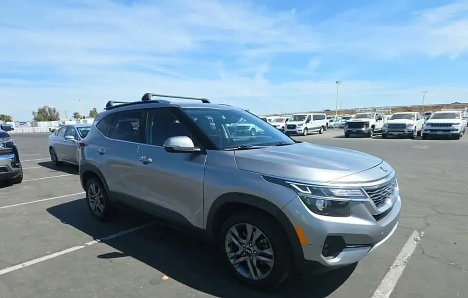 2021 KIA SELTOS S 4