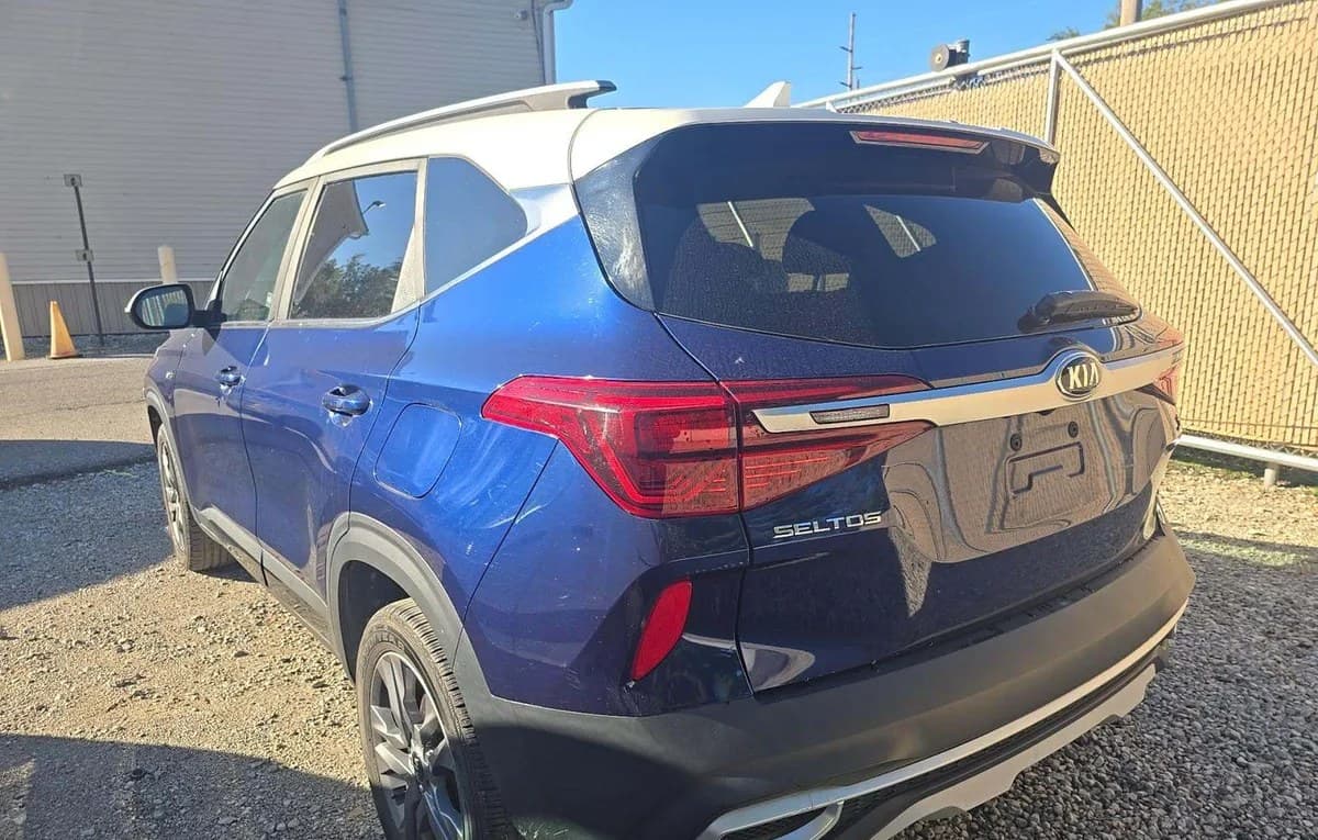 2021 KIA SELTOS S 3