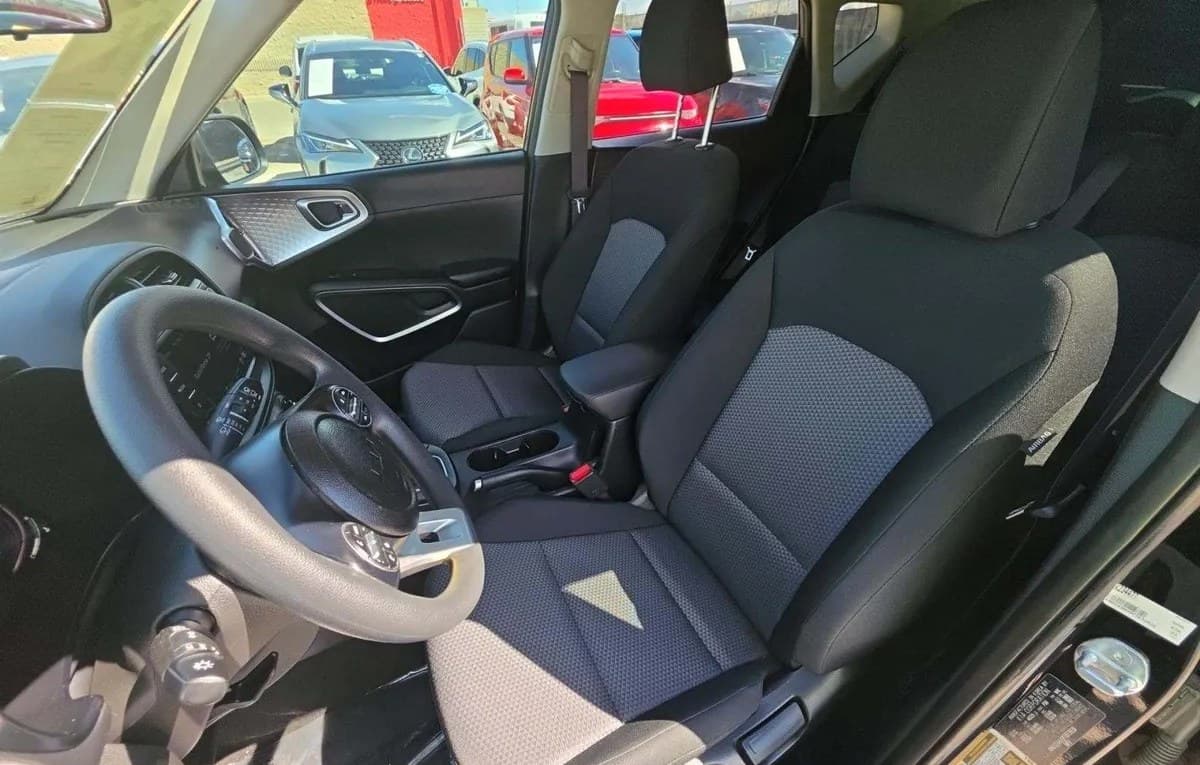 2023 KIA SOUL LX 4