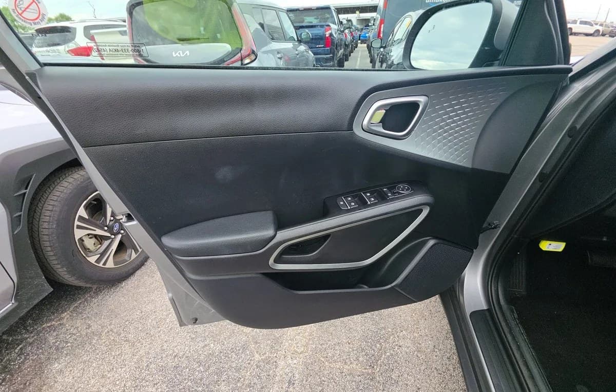 2025 KIA SOUL LX 6