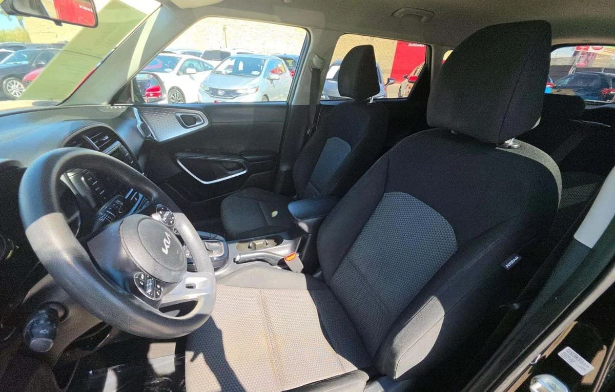 2023 KIA SOUL LX 4