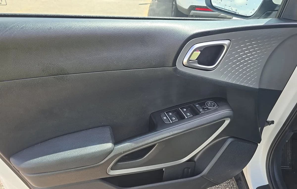 2025 KIA SOUL LX 6