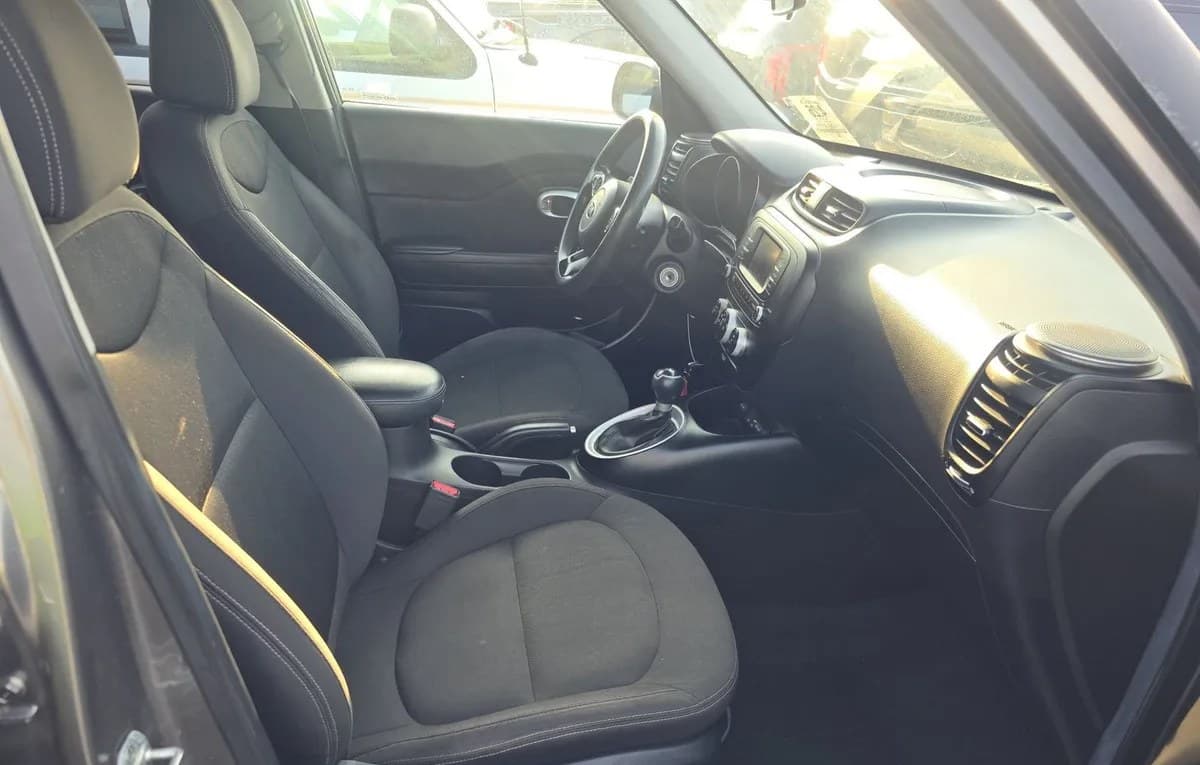 2017 KIA SOUL Base 4