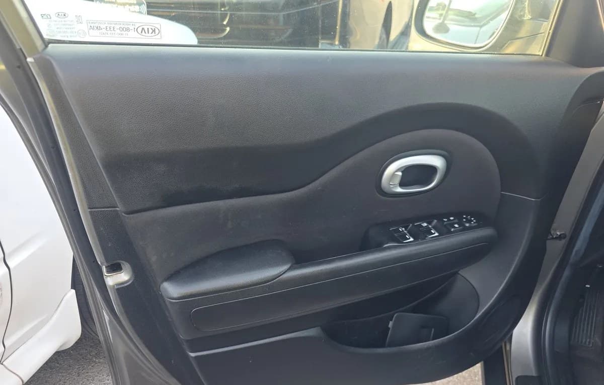 2017 KIA SOUL Base 5