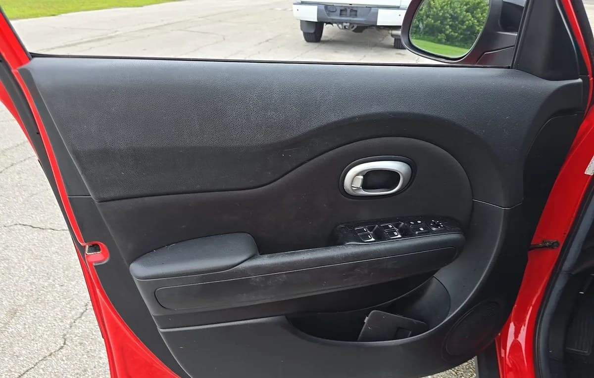 2017 KIA SOUL + 6