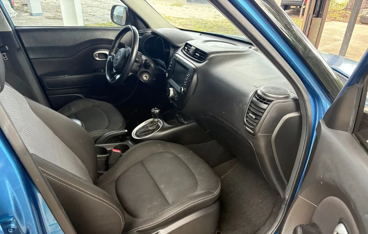 2019 KIA SOUL + 6