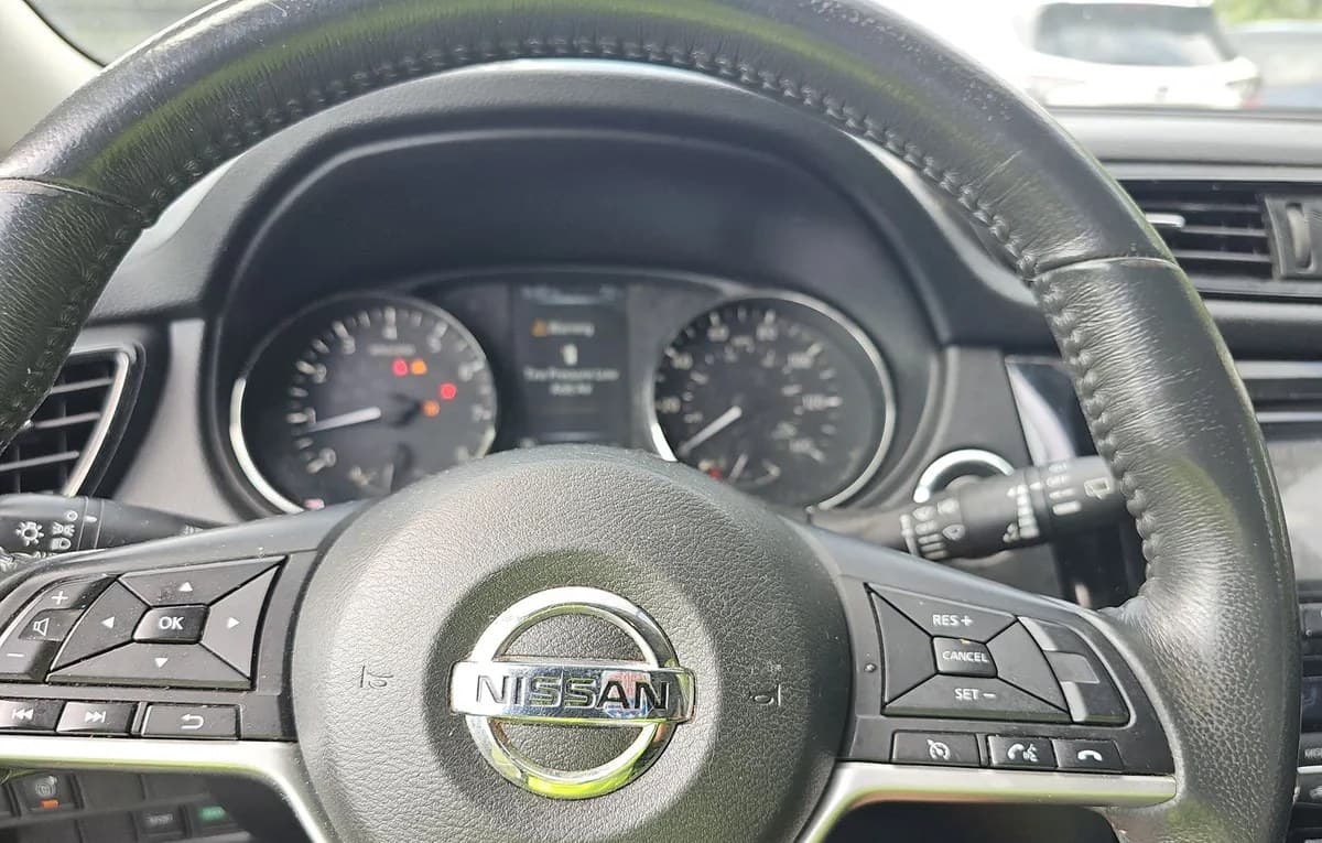 2017 NISSAN ROGUE SV 6