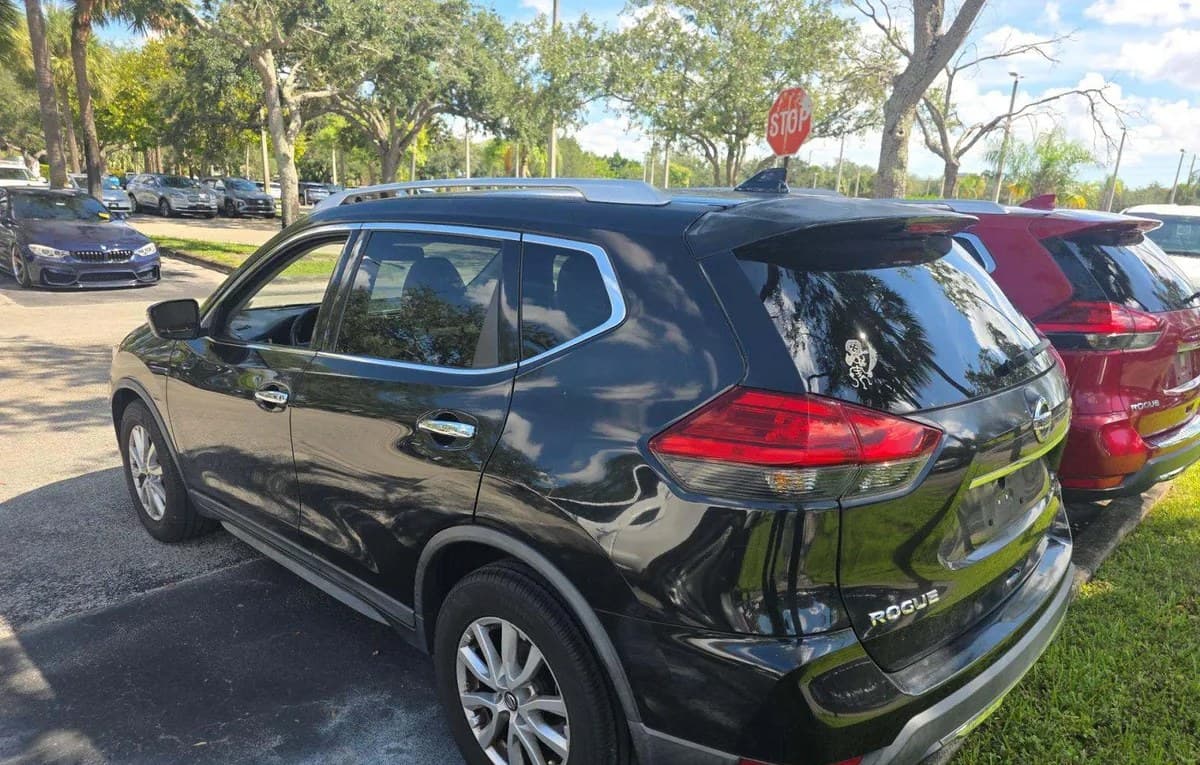 2017 NISSAN ROGUE SV 3