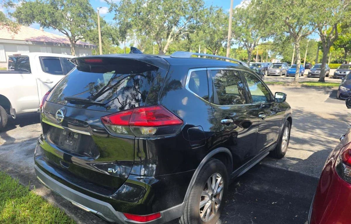 2017 NISSAN ROGUE SV 4