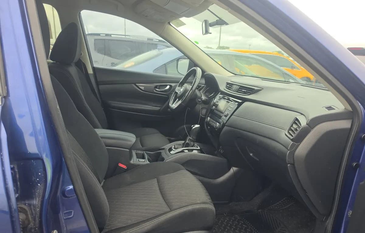 2017 NISSAN ROGUE SV 4