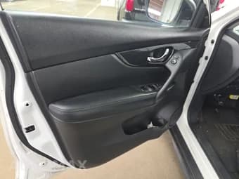 2017 NISSAN ROGUE SV 10
