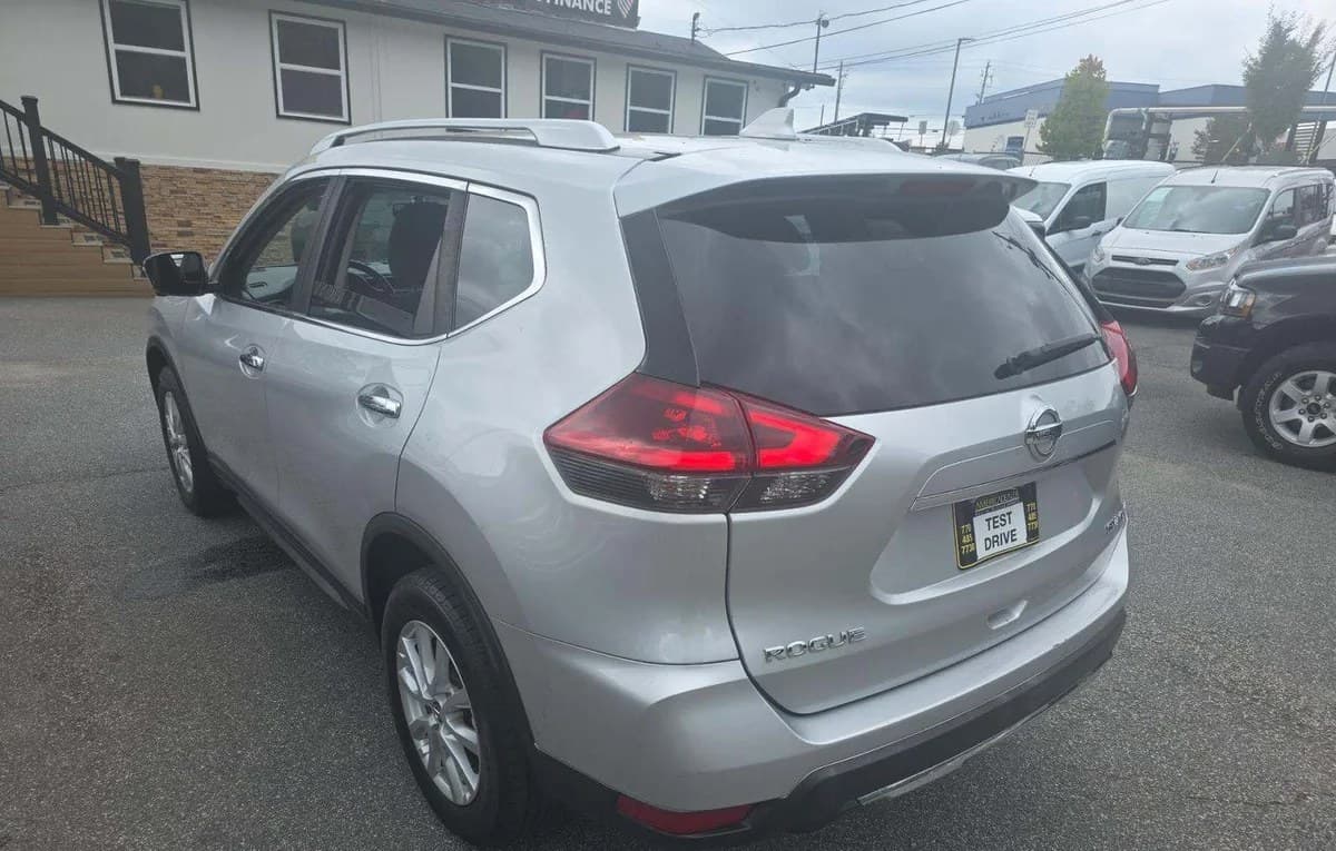 2018 NISSAN ROGUE SV 3