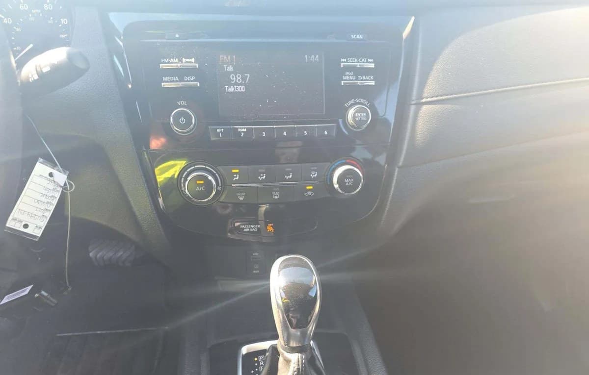 2017 NISSAN ROGUE S 7