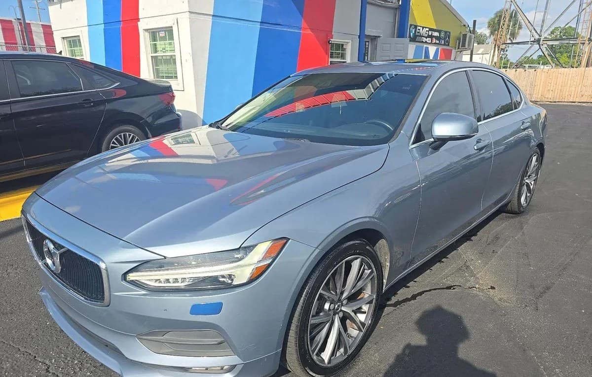 2018 VOLVO S90 T5 Momentum 2