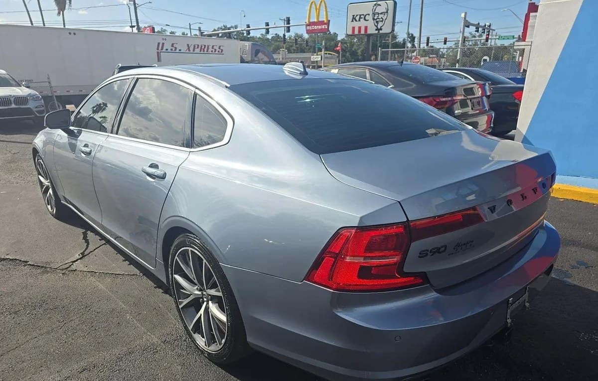 2018 VOLVO S90 T5 Momentum 3