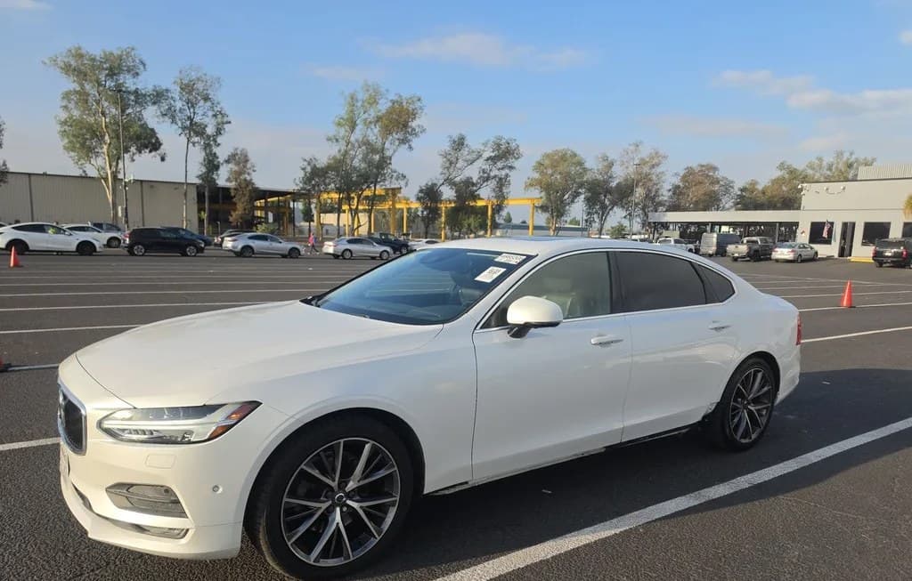 2018 VOLVO S90 T5 MOMENTUM