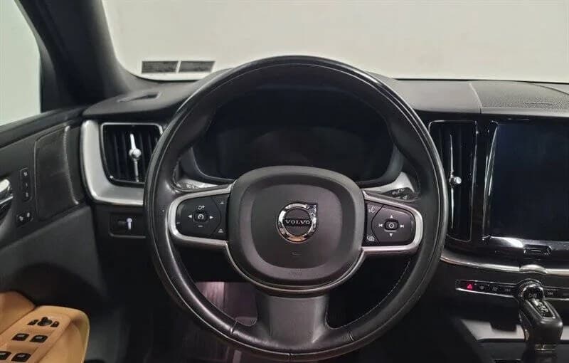 2019 VOLVO XC60 T5 Momentum 6
